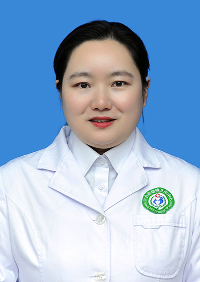 何 丽